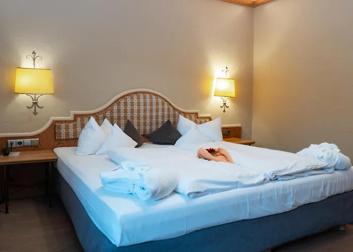 Отель Wellness Bayerischer Hof Римбах