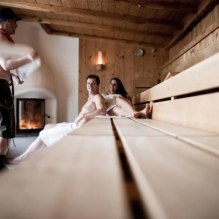فندق Wellness Bayerischer Hof 4*